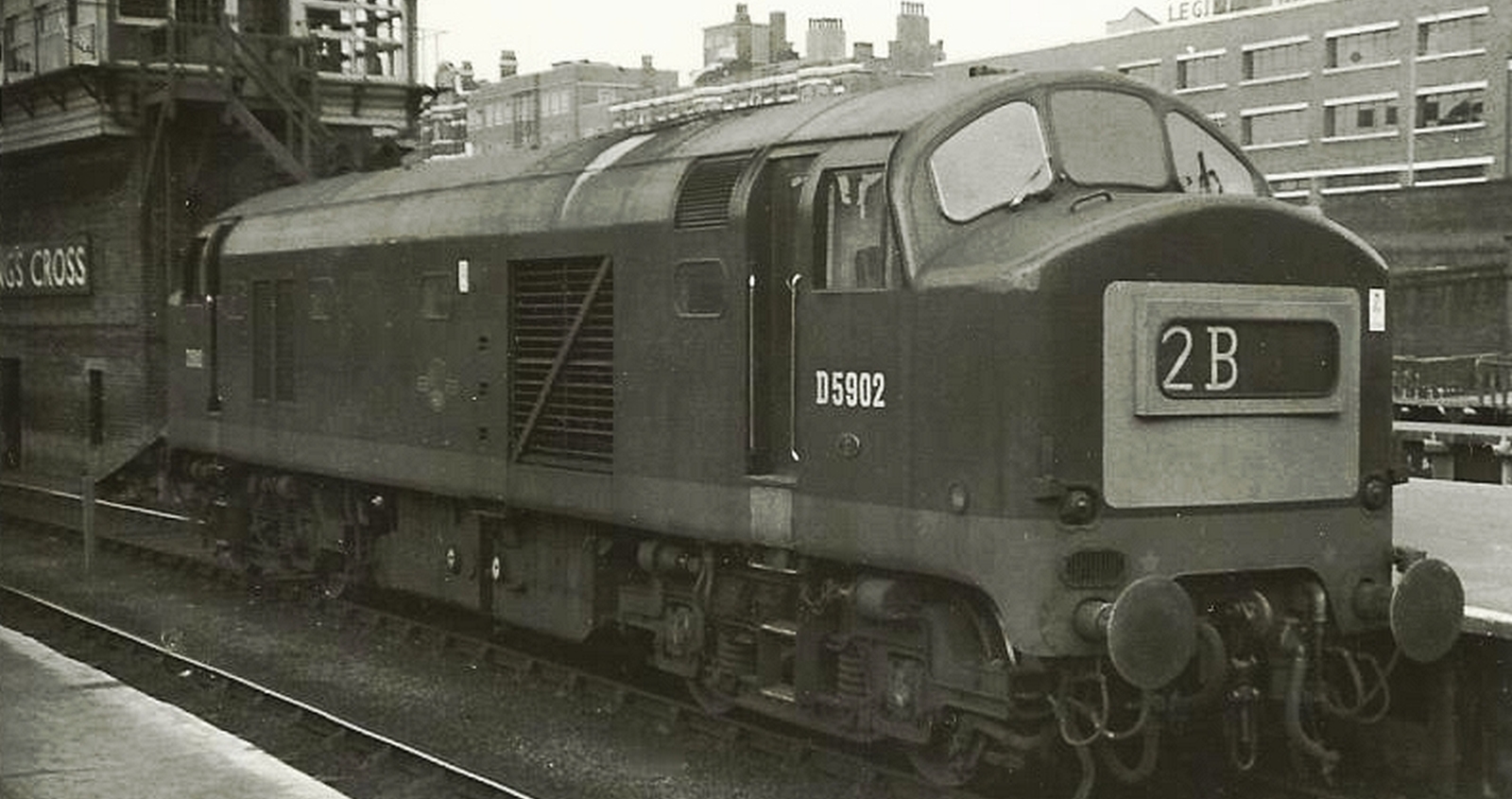 D5902 in June 1966 at London King's Cross