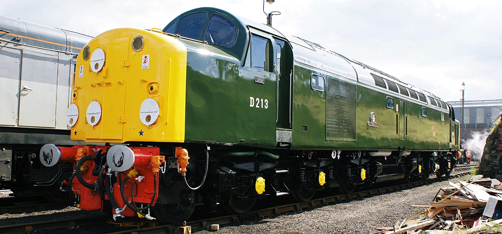 40 013 (ex D213) was preserved in the original green livery, seen here at Barrow Hill in August 2008