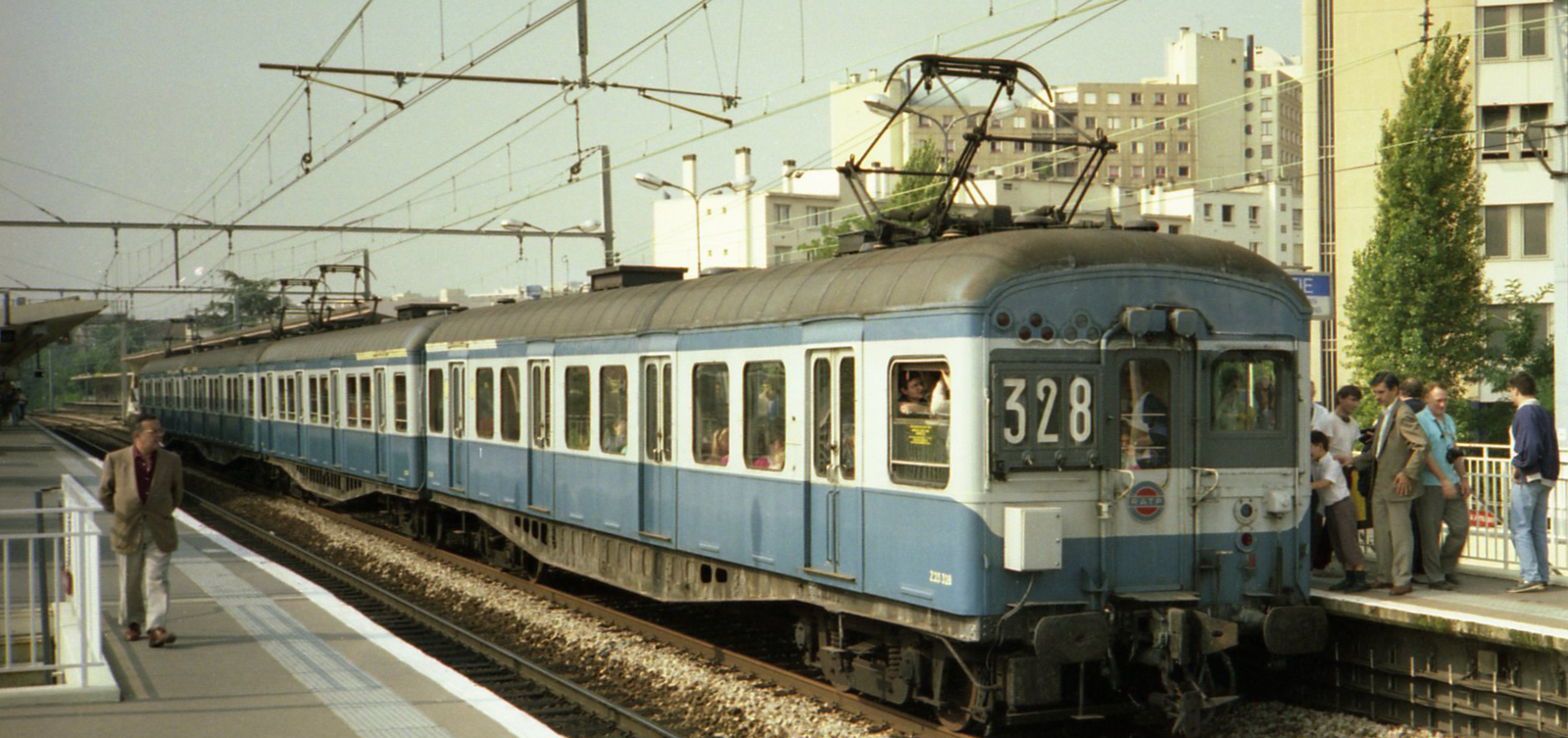 Four-car train in the 1980s at Paris-Laplace station