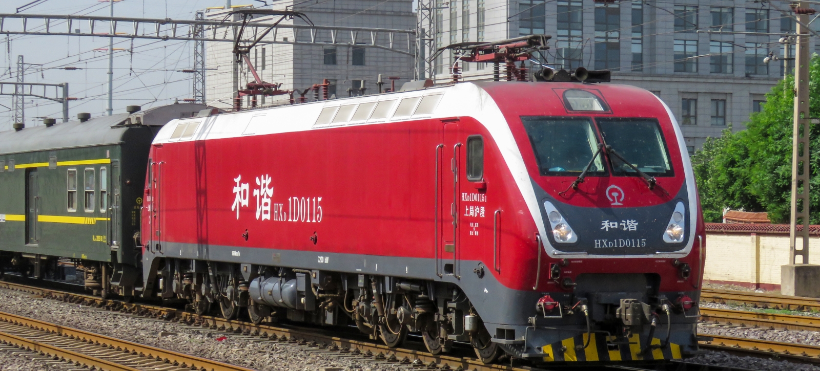 HXD1D 0115 with the T110 Shanghai-Beijing passenger train