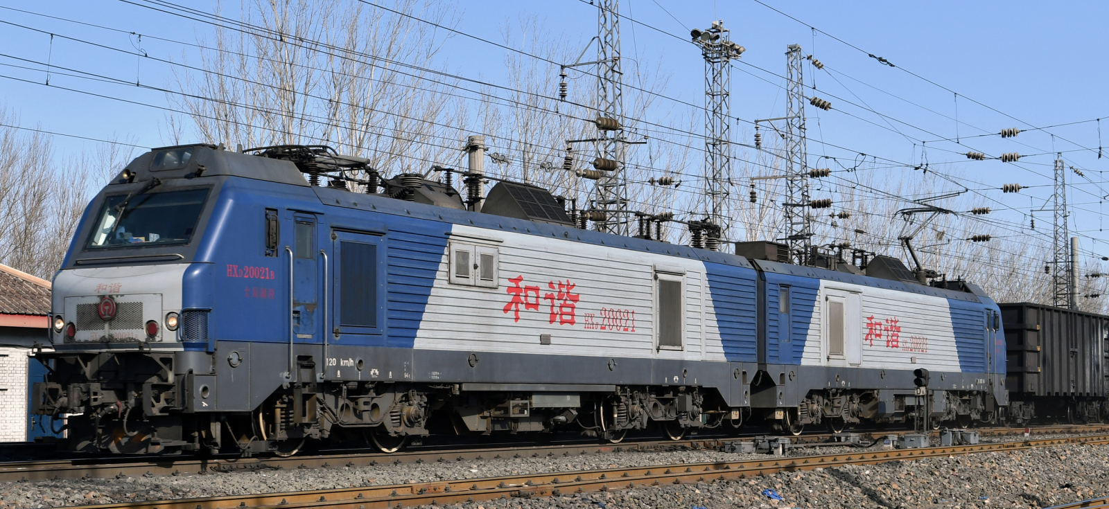 HXD2 0021 in February 2018 in Chawu on the Daqin line