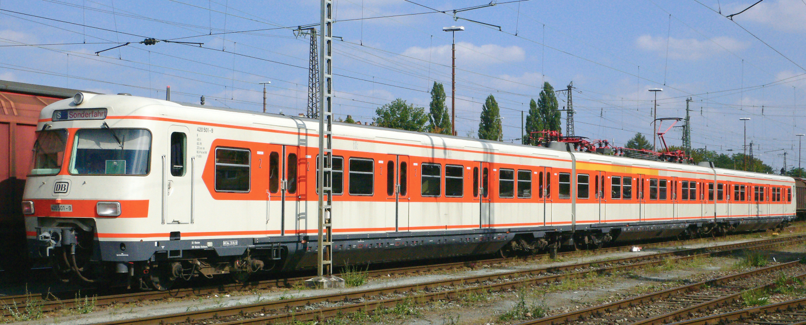 420 001 still in Bundesbahn livery