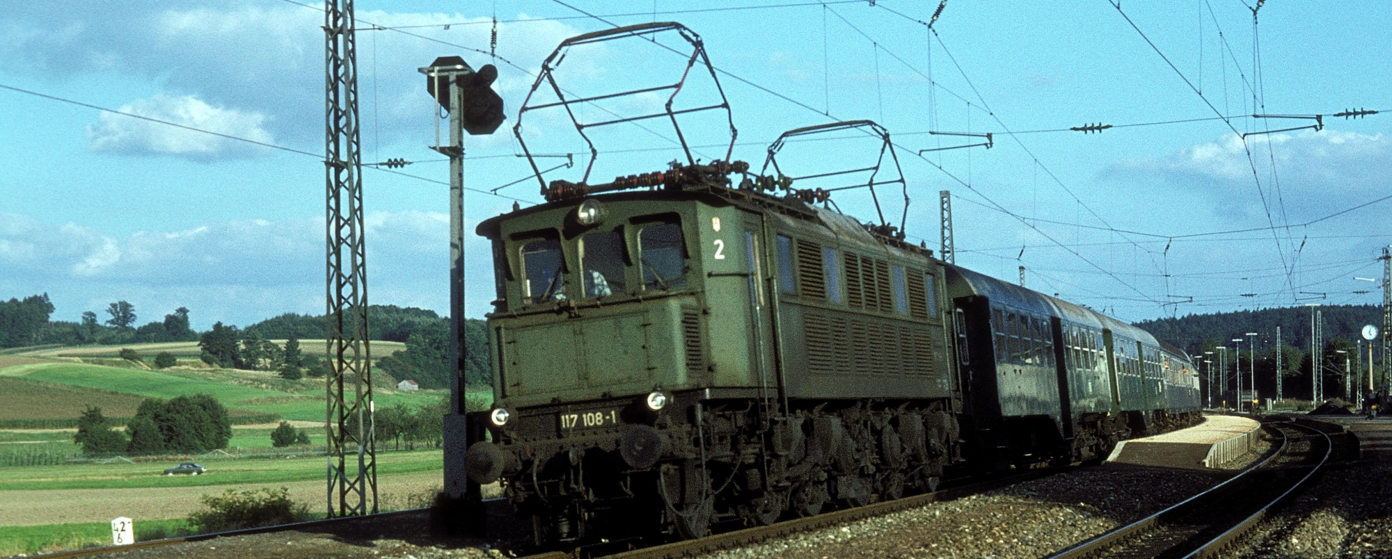 117 108 in September 1977 in front of a local train near Jettingen