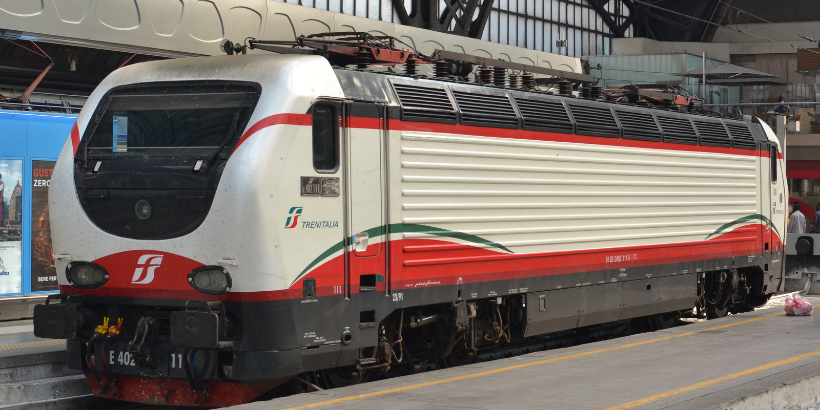 E.402.111 in August 2015 at Milano Centrale station