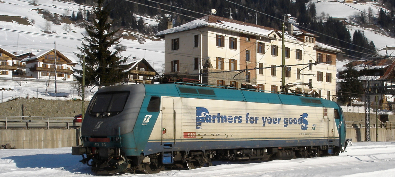 E.412.013 in December 2008 at San Candido train station