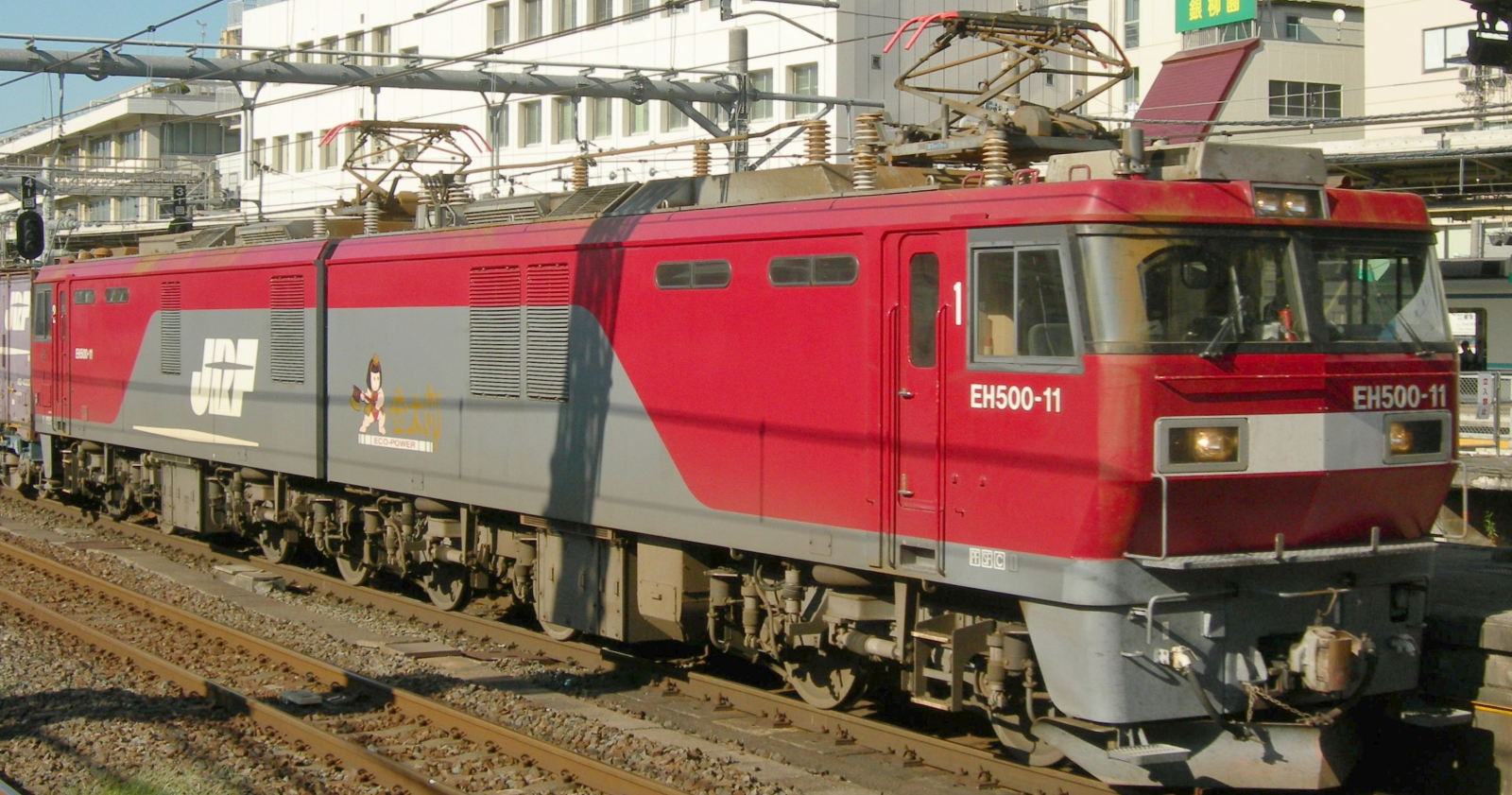EH500 11 in September 2010 passing through Omiya Station