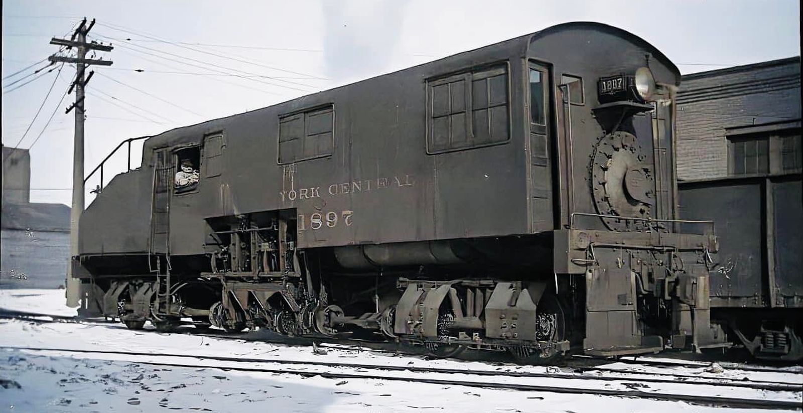 Nr. 1897 mit teilweise entfernter Verkleidung