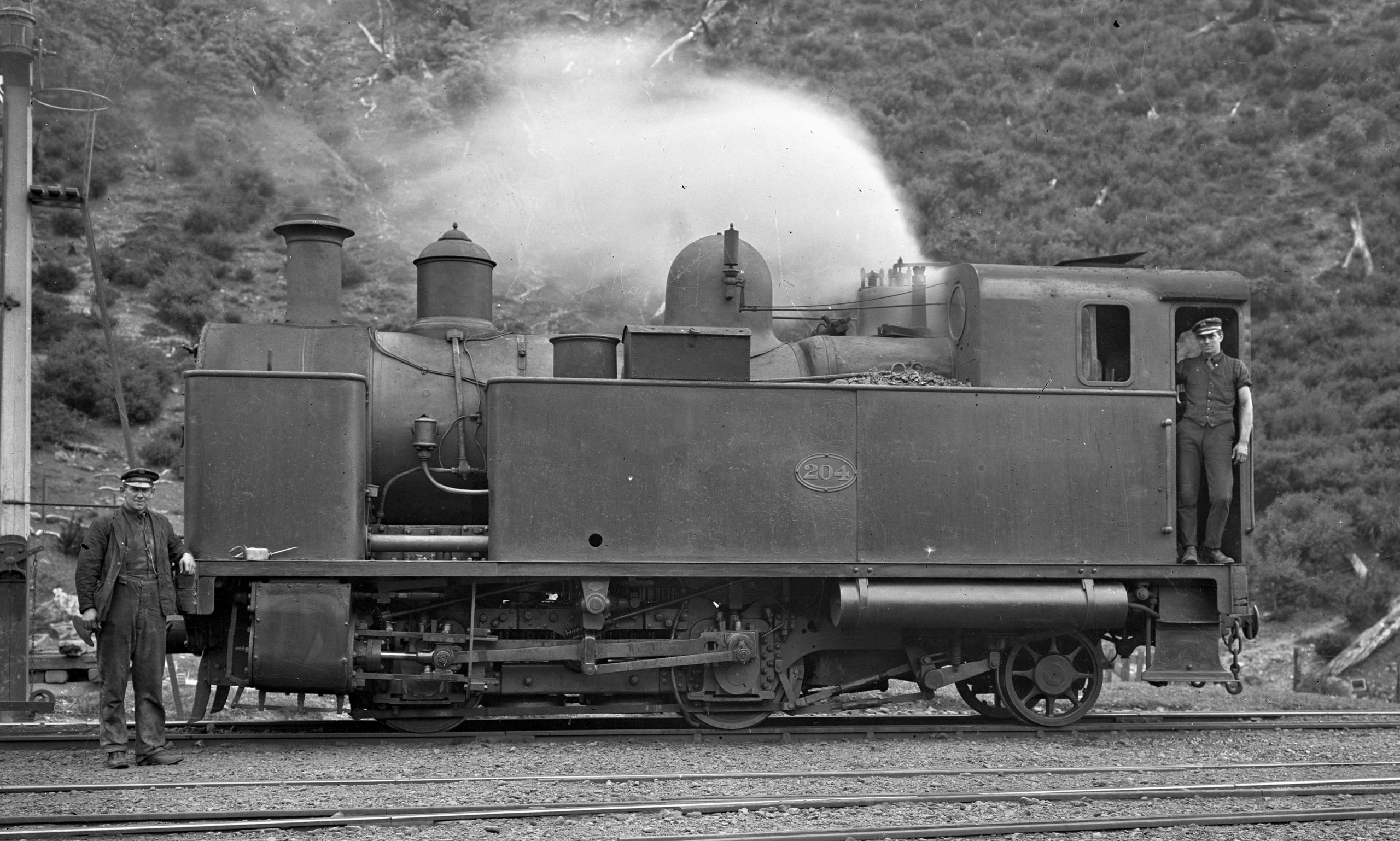 H 204 in 1912 with driver Peter O'Flaherty and fireman Beattie