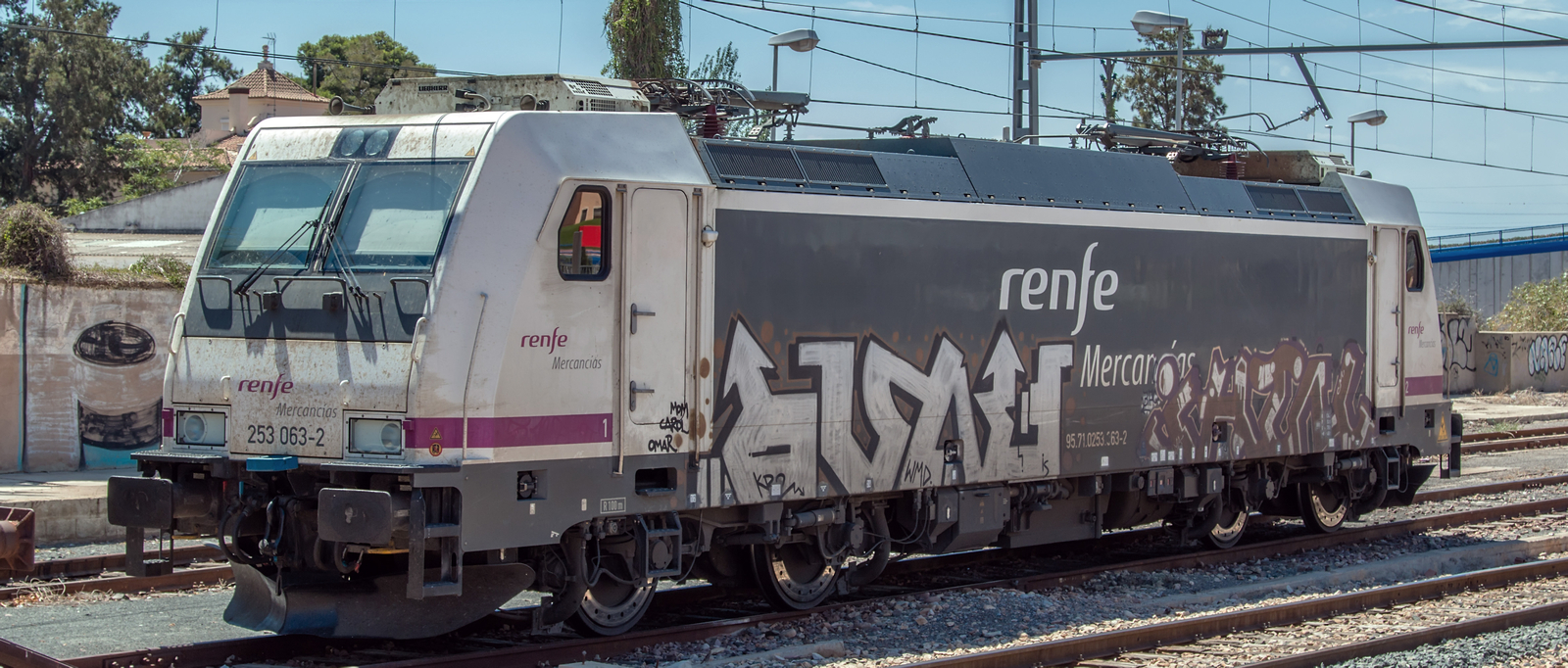 Broad gauge 253 063 of the Spanish RENFE in July 2014 in Sagunto