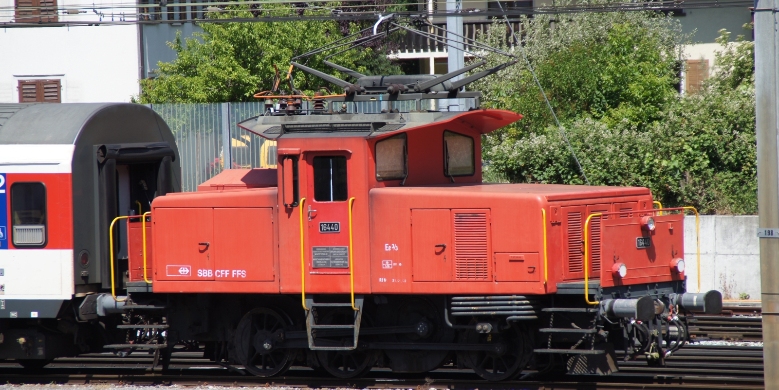 No. 16440 in June 2017 shunting a passenger train