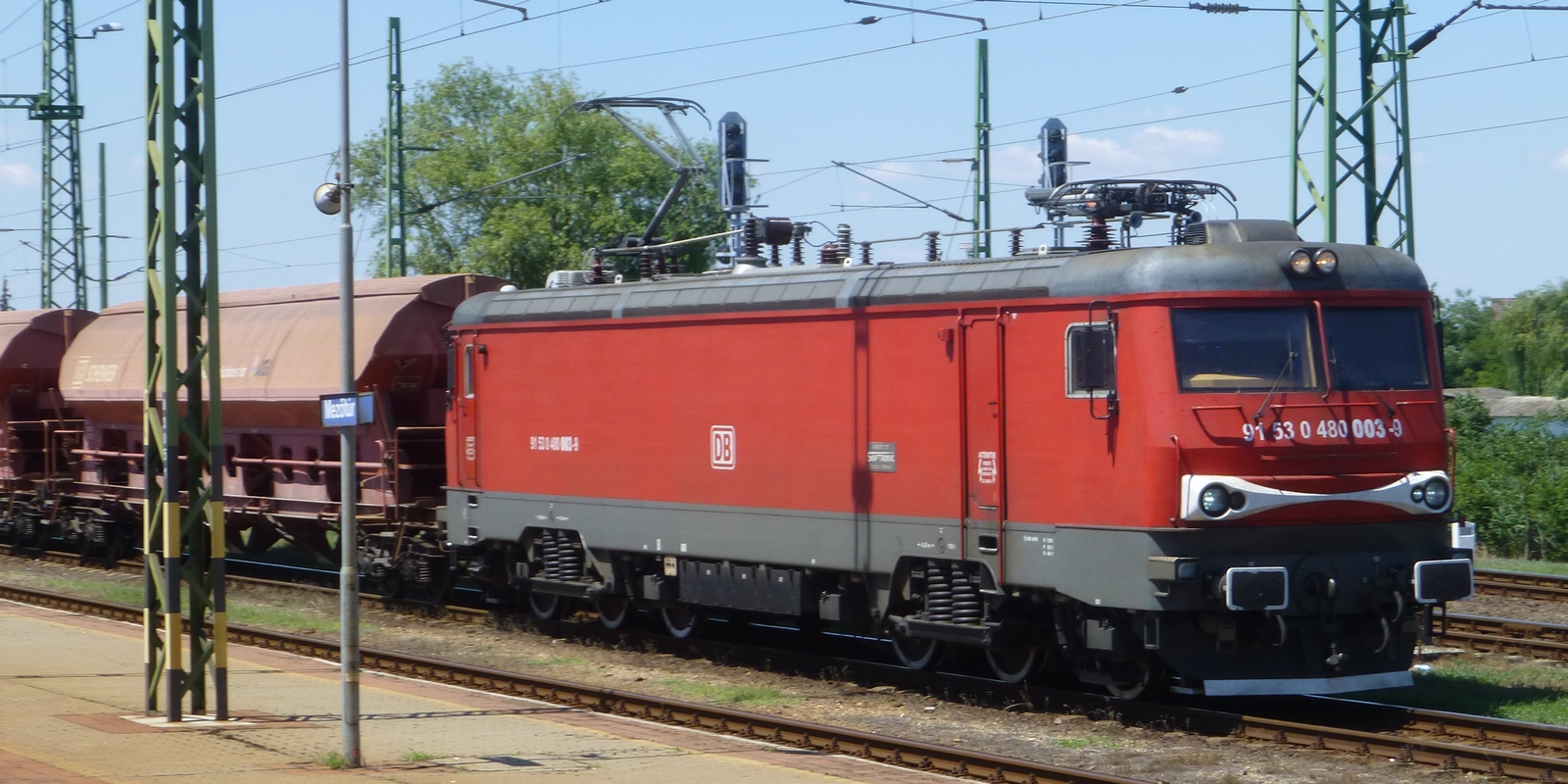 Transmontana with original body design of DB Cargo Romania