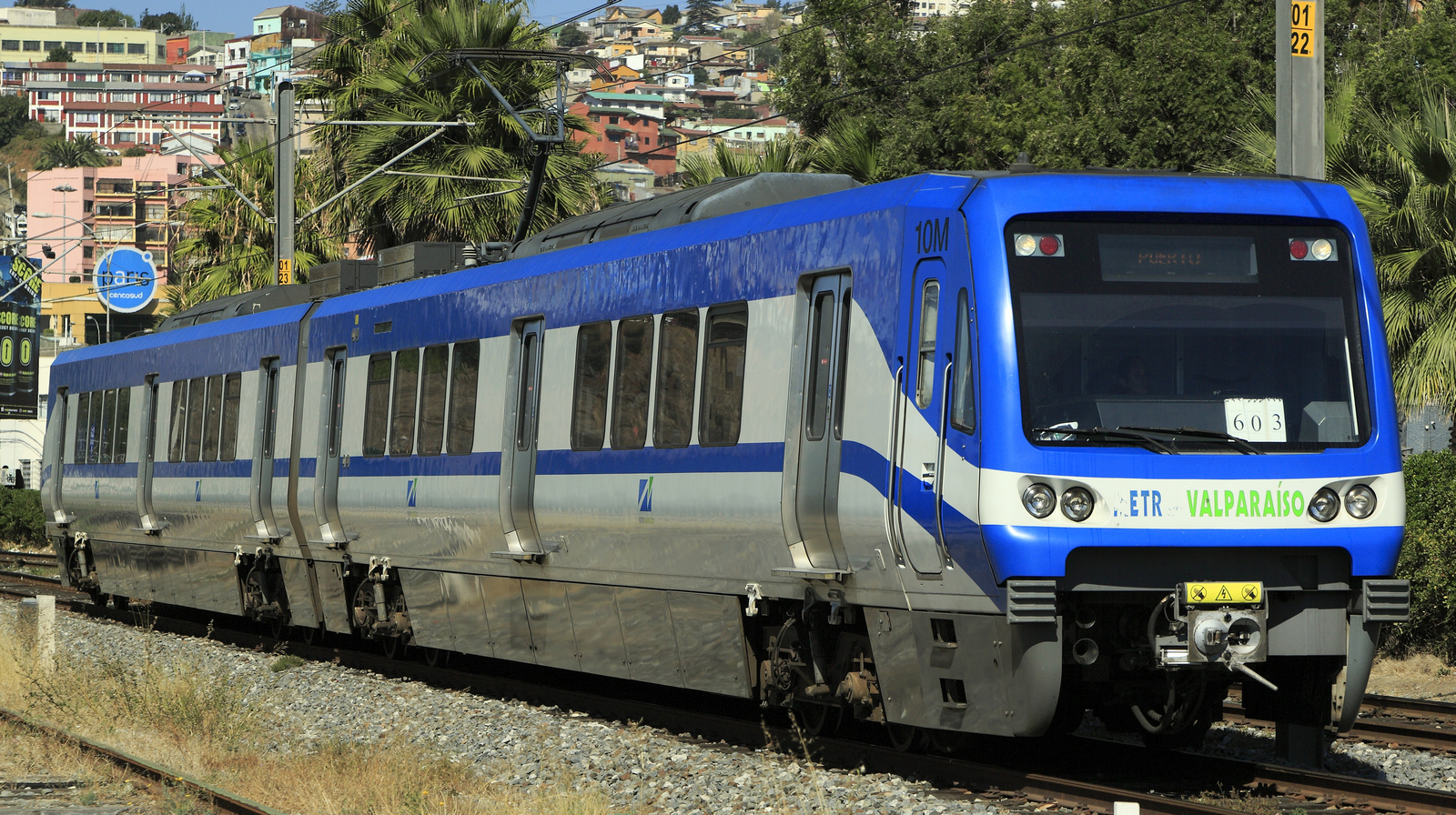 ET 10M of the Valparaíso Metro in February 2017 between Francia and Barón