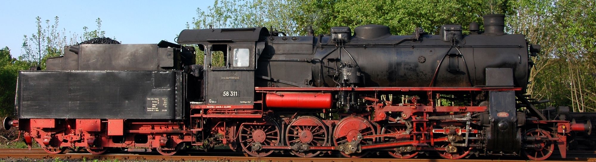 Betriebsfähig erhaltene 58 311 der Ulmer Eisenbahnfreunde im Mai 2010 in Neuenmarkt-Wirsberg