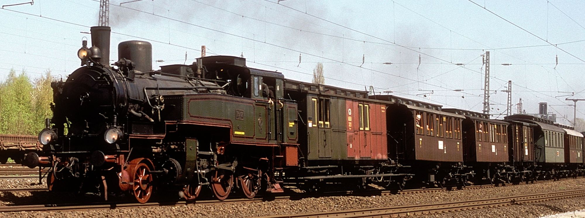 74 231 mit ursprünglicher Lackierung und Beschriftung als Nr. 7512 im April 2010 in Bochum-Ehrenfeld