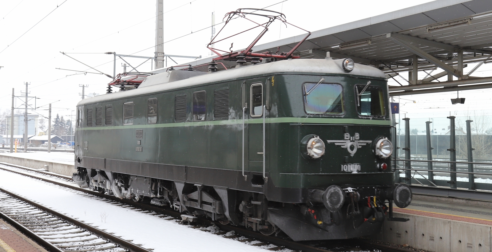 Museum locomotive 1010.10 in December 2018 at St. Valentin station
